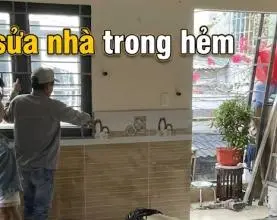 Sửa nhà hẻm nhỏ TP.HCM: Quy trình vận chuyển "không bụi" & Bảng tính phí phát sinh