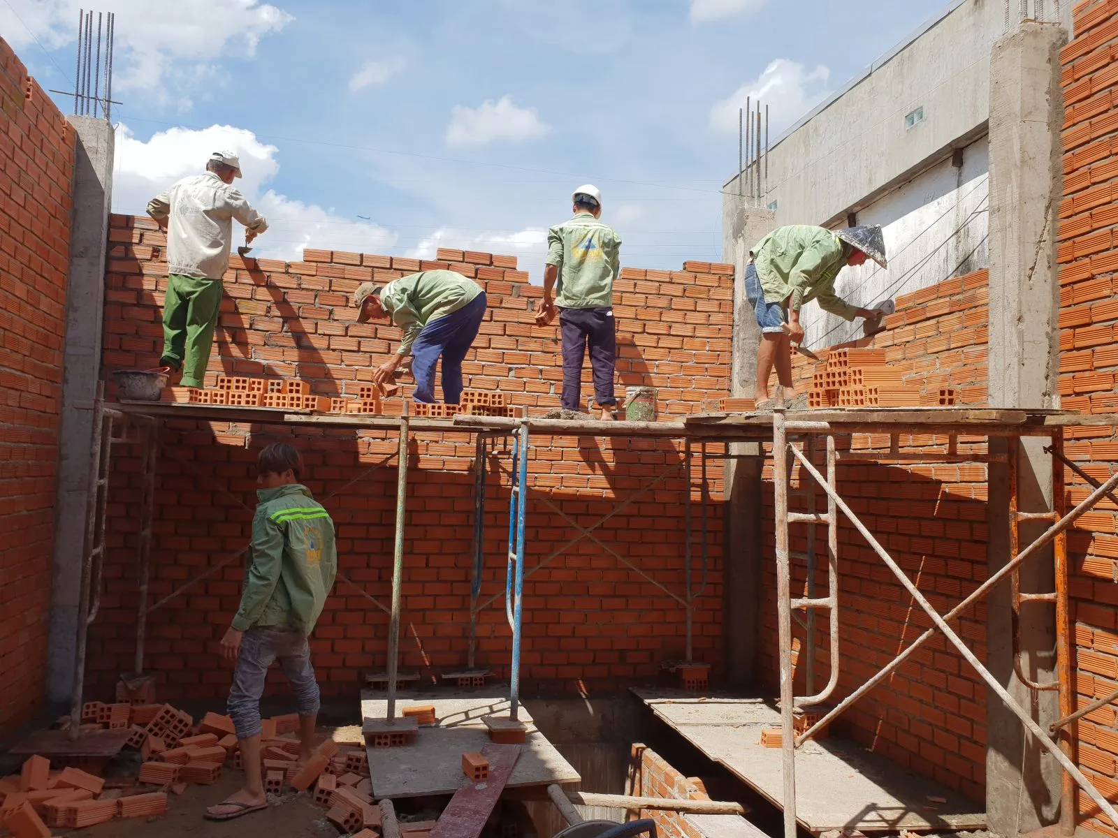 Thiết kế v&agrave; thi c&ocirc;ng nh&agrave; phố 5x20 - X&acirc;y Dựng Kim Anh