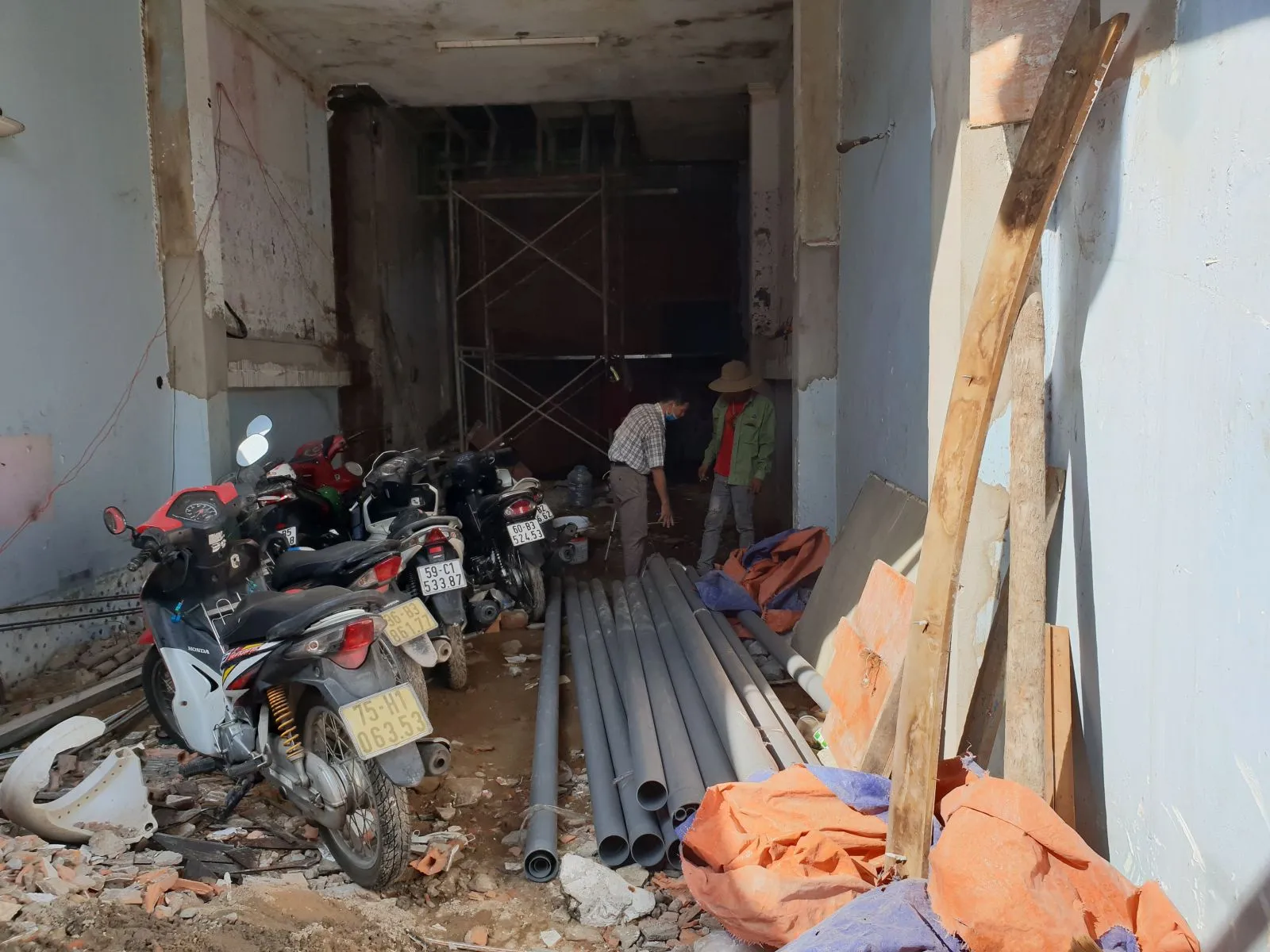 Giai đoạn thi c&ocirc;ng cải tạo m&oacute;ng, hố ga