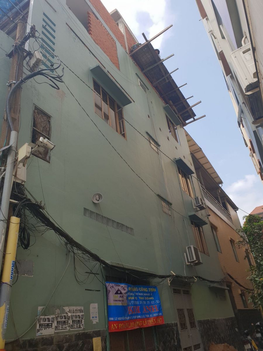 Thi công kết cấu tầng mới tại Phan Xích Long, Phú Nhuận