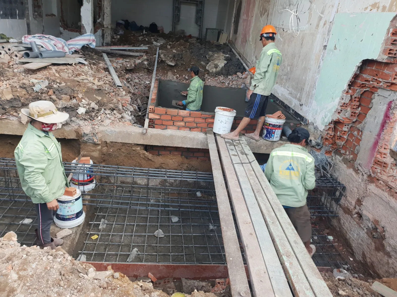 Giai đoạn thi c&ocirc;ng gia cố m&oacute;ng, đảm bảo sự vững chắc cho ng&ocirc;i nh&agrave;