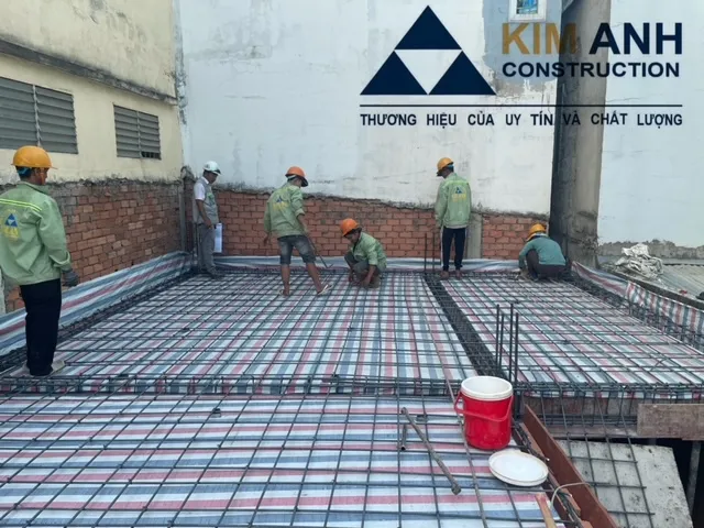 Thi c&ocirc;ng cốt th&eacute;p v&agrave; đổ b&ecirc; t&ocirc;ng s&agrave;n lầu 1 - X&acirc;y Dựng Kim Anh