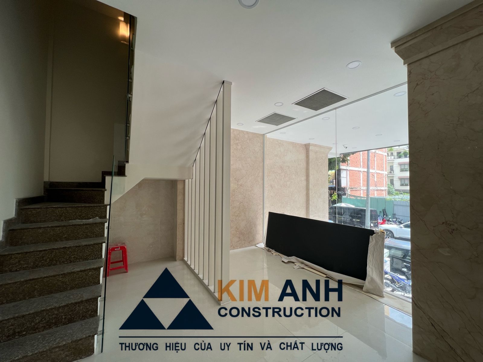 Hình ảnh khu vực cầu thang của công trình đã hoàn thành