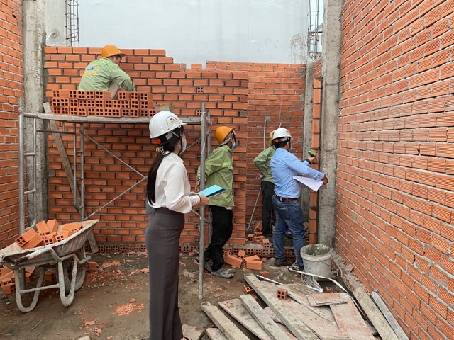 Giai đoạn thi công xây tường bao, ngăn phòng nhà Q12 TP.HCM