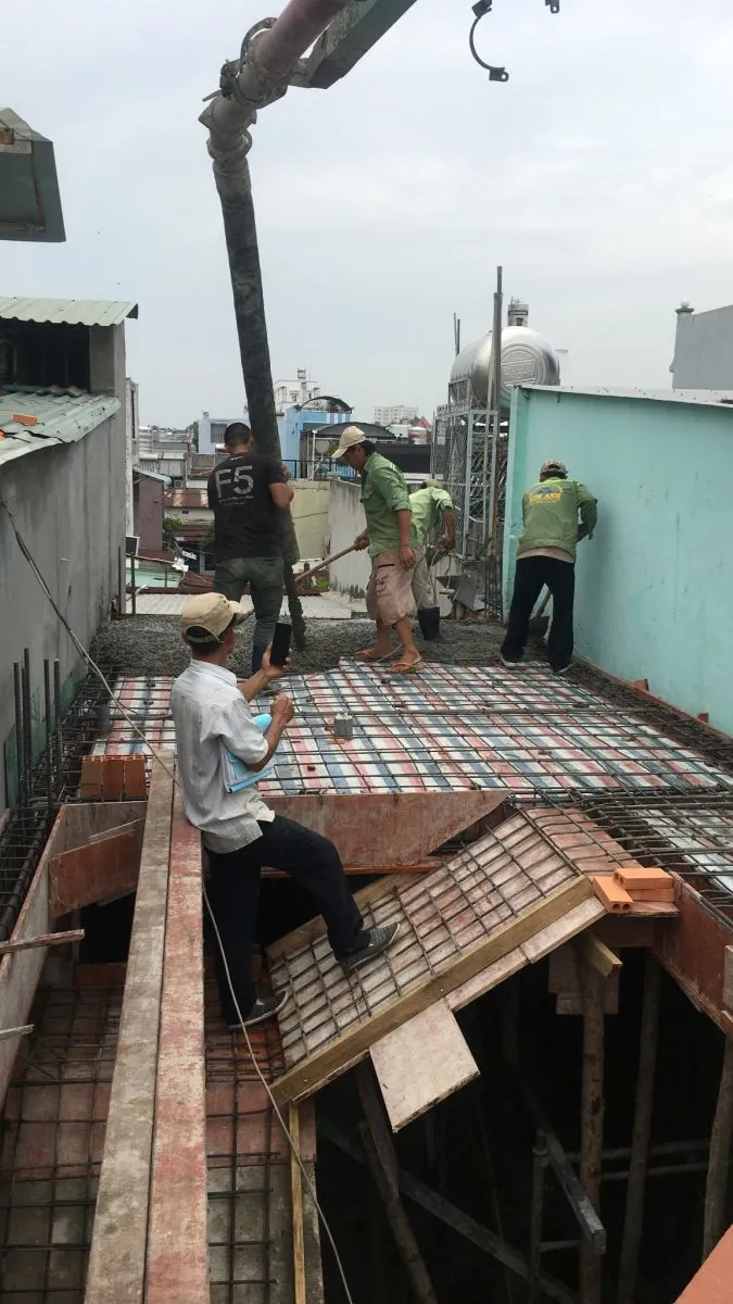 Giai đoạn thi công sàn mái sàn cuối nhà phố Quận 12