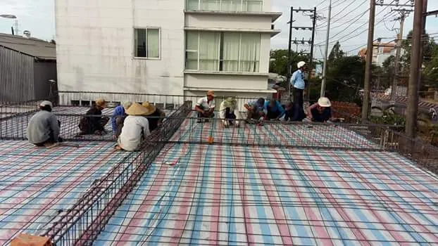 Giai đoạn thi c&ocirc;ng s&agrave;n 1 dự &aacute;n Quận B&igrave;nh T&acirc;n