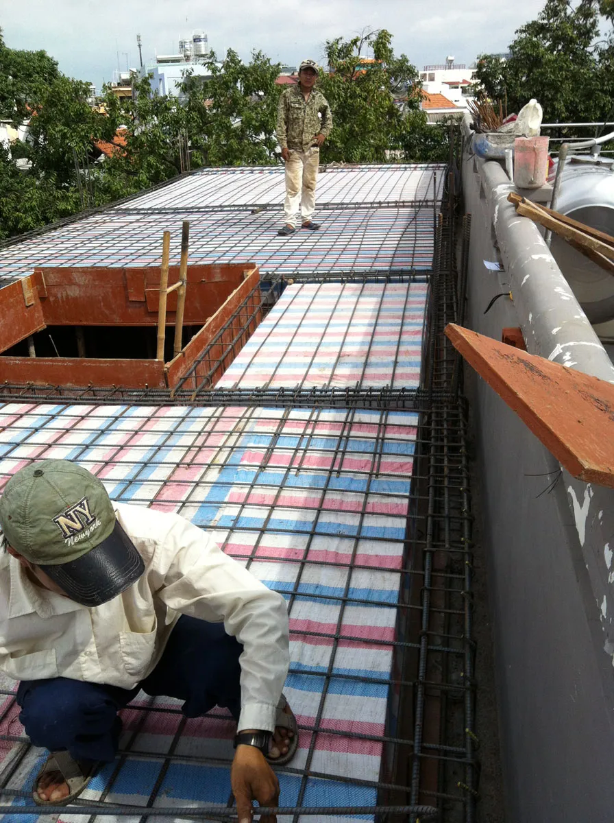 Thi công đan sắt sàn cho các tầng 4, 5