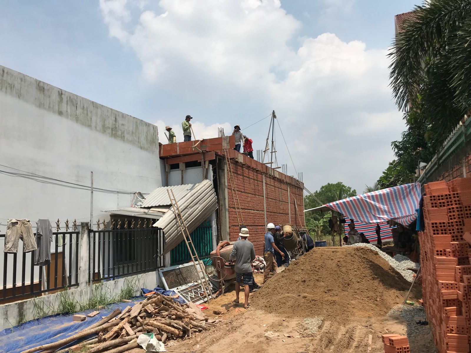 Thi công đan sắt và đổ bê tông sàn dự án xây nhà Huyện Bình Chánh