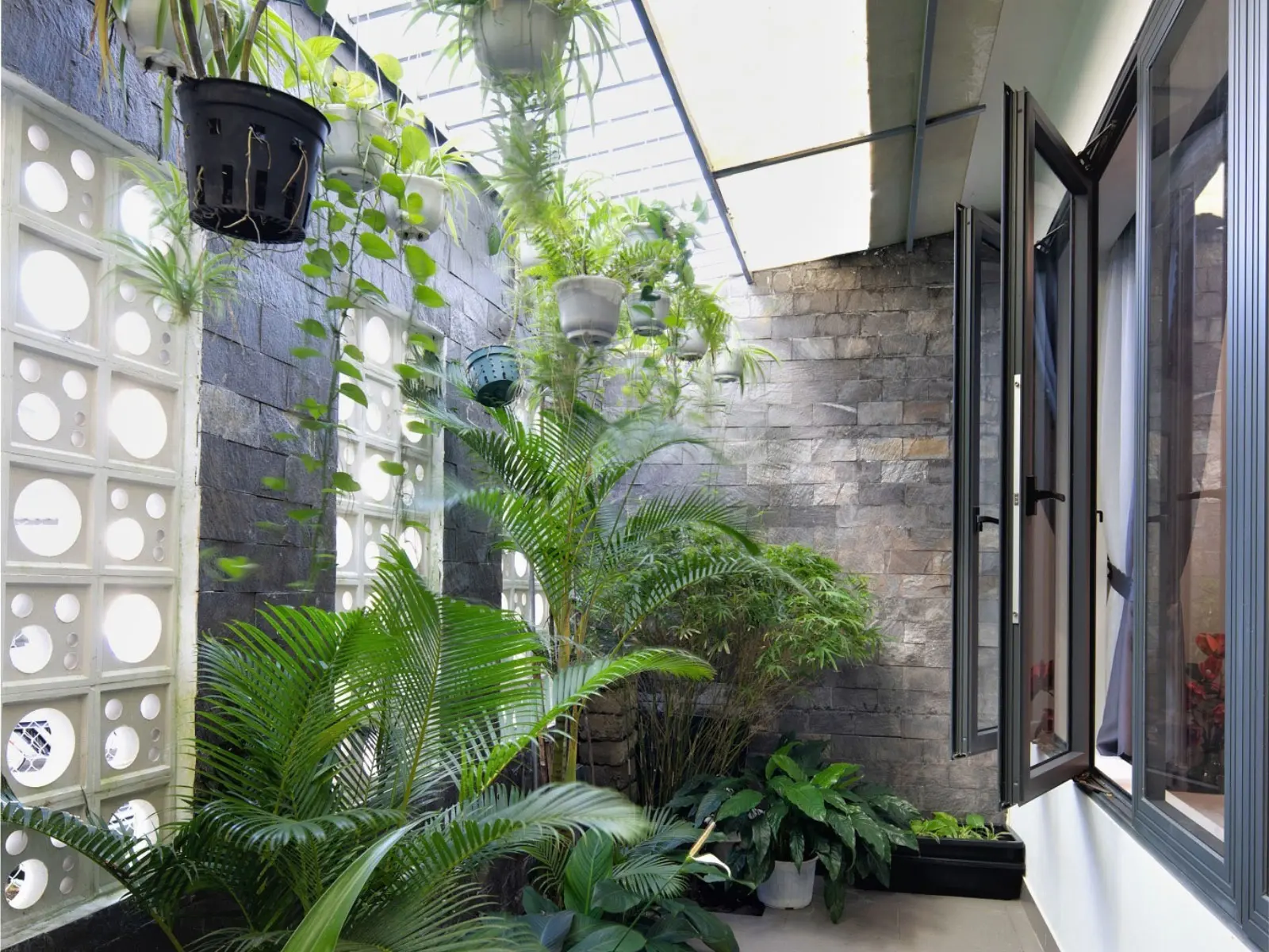 mẫu nh&agrave; c&oacute; giếng trời cuối nh&agrave;