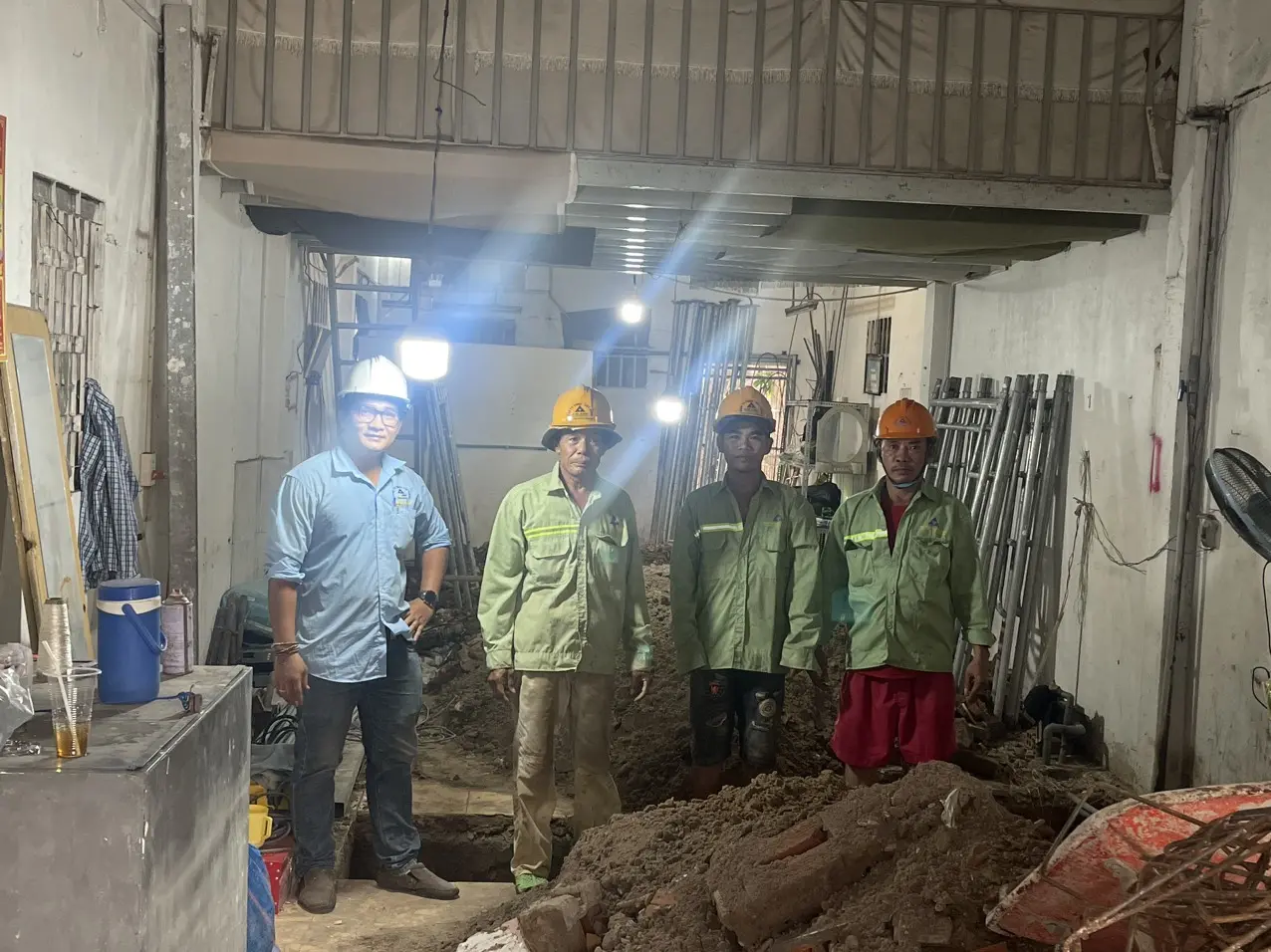 Kỹ thuật gia cố hệ khung sắt chịu lực độc lập, kh&ocirc;ng l&agrave;m ảnh hưởng tường nh&agrave; h&agrave;ng x&oacute;m.