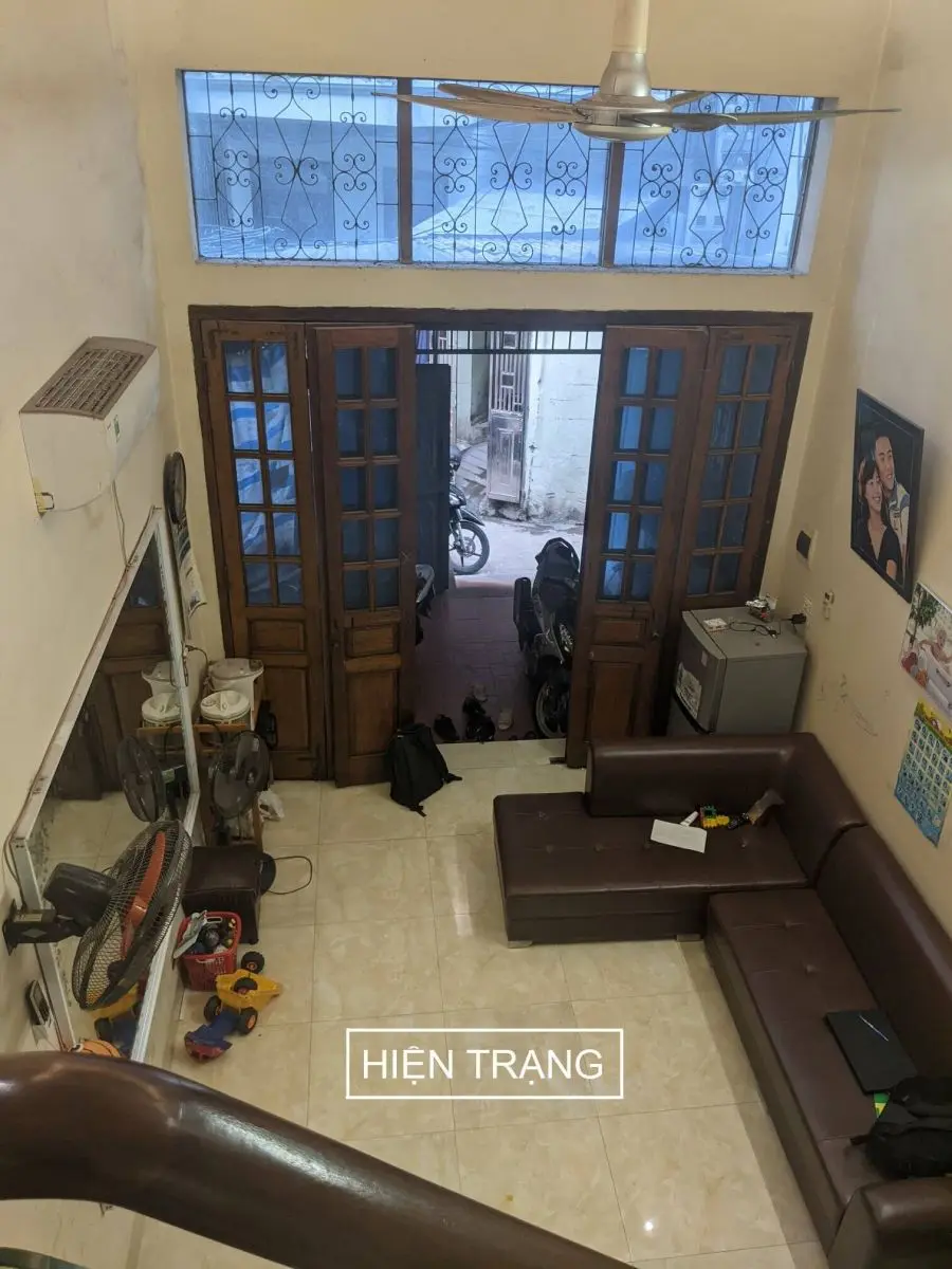 Kh&ocirc;ng gian nhỏ, cũ kĩ mang lại cảm gi&aacute;c b&iacute; b&aacute;ch, kh&oacute; chịu