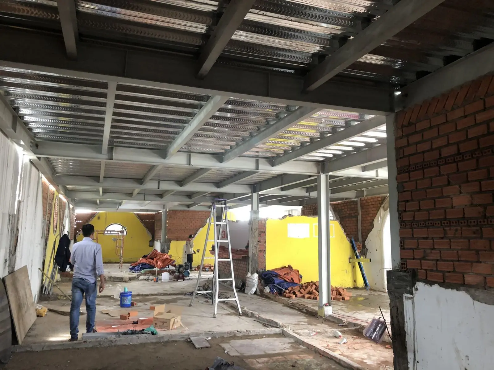 N&acirc;ng tầng bằng Khung th&eacute;p tiền chế