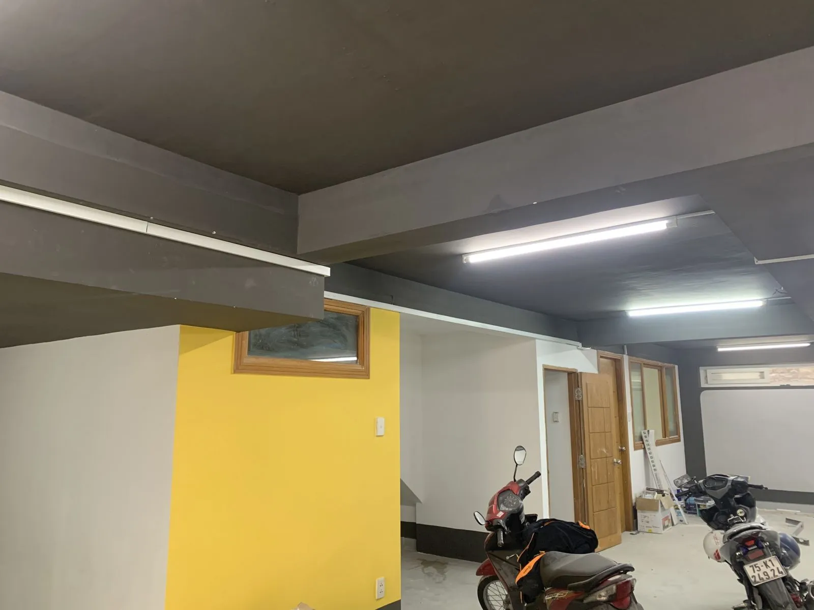 Ho&agrave;n thiện trần thạch cao biệt thự Nguyễn Hữu Cảnh