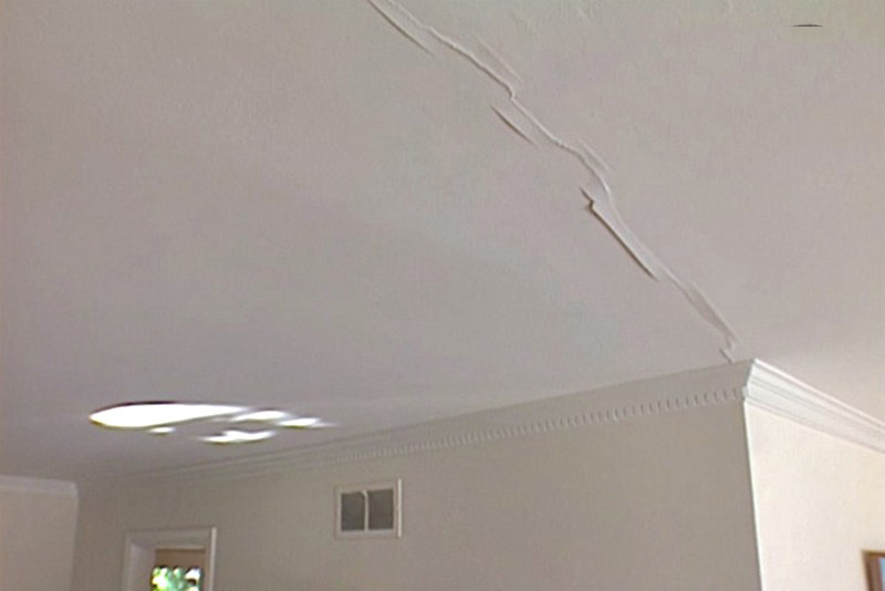 Trần thạch cao bị nứt