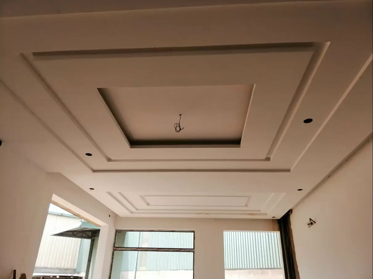 Thi c&ocirc;ng trần thạch cao ch&igrave;m giật cấp