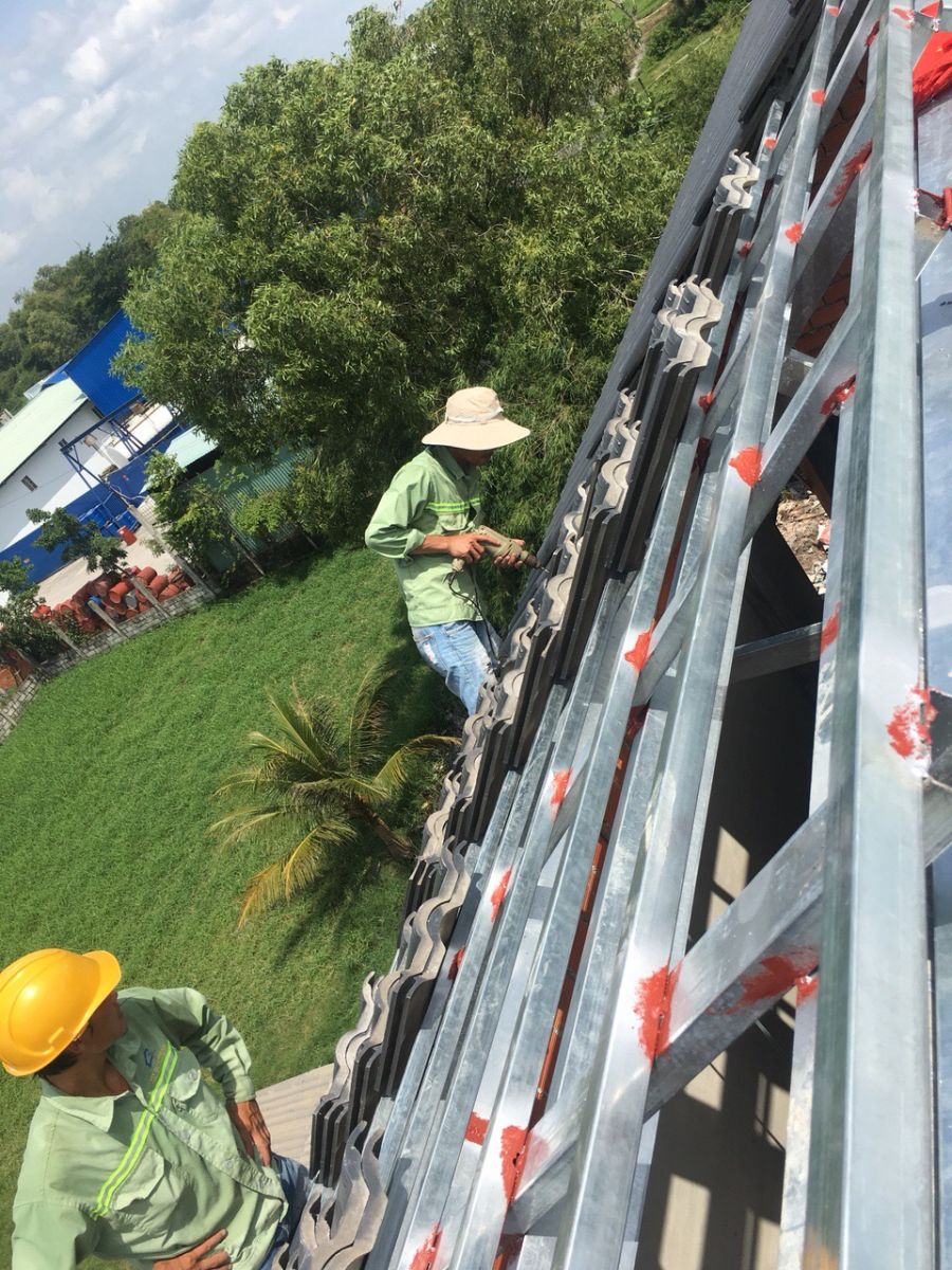 Mái ngói trong xây nhà phần thô
