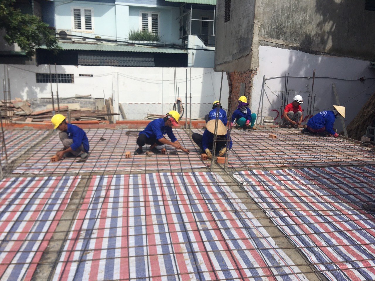 Đổ bê tông cốt thép sàn trệt