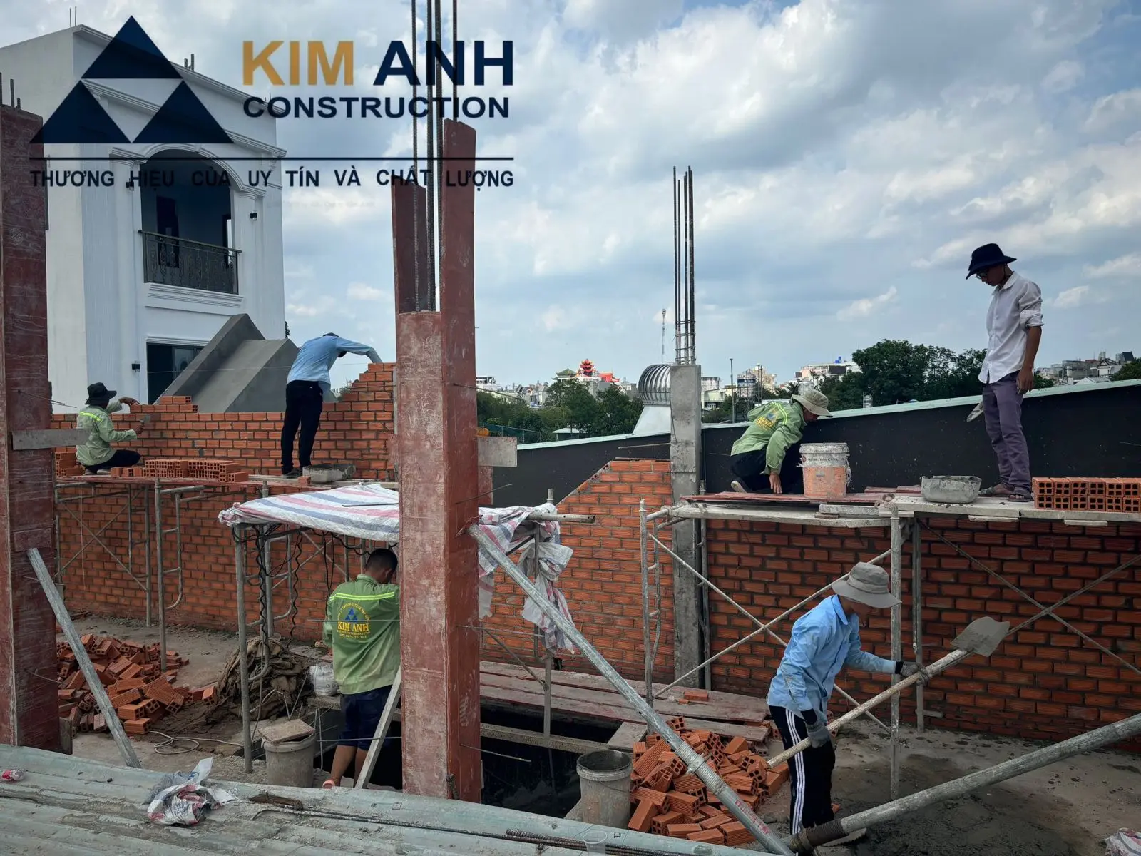 Giai đoạn x&acirc;y tường bao v&agrave; tường ngăn chia ph&ograve;ng