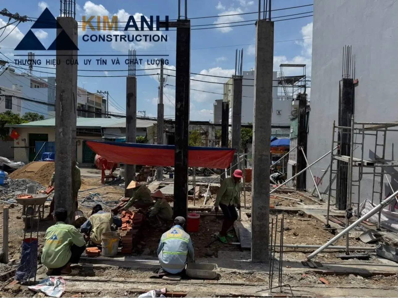 Thi c&ocirc;ng cột nh&agrave;