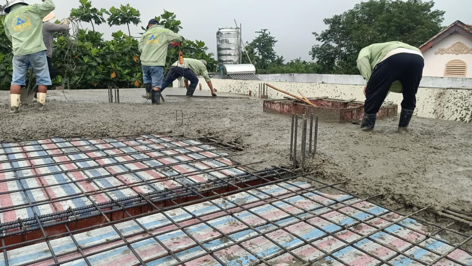 Đổ bê tông sàn lầu 1 đảm bảo chất lượng và tiến độ