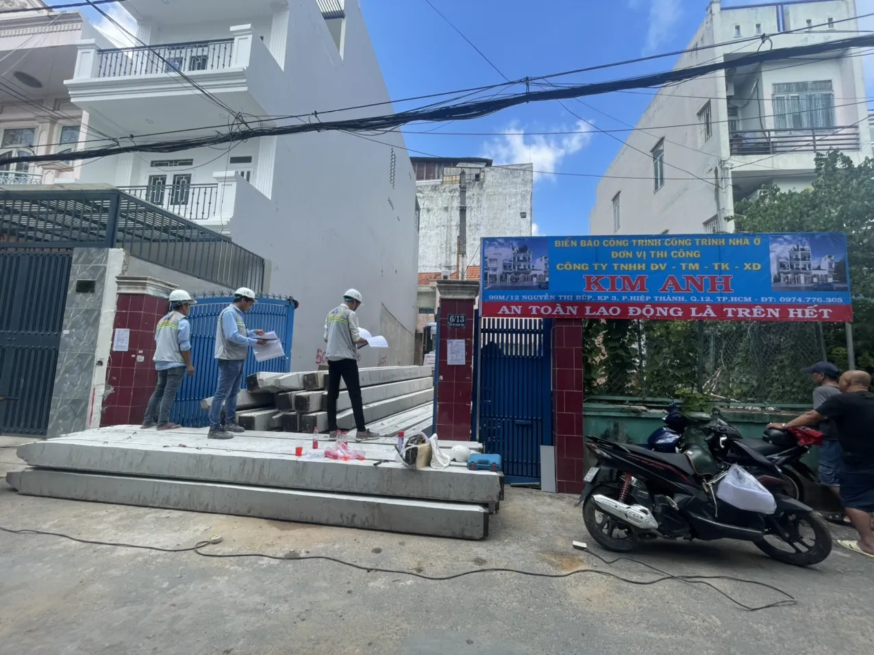 C&ocirc;ng t&aacute;c chuẩn bị mặt bằng kỹ lưỡng, &eacute;p cọc tạo nền m&oacute;ng ki&ecirc;n cố.