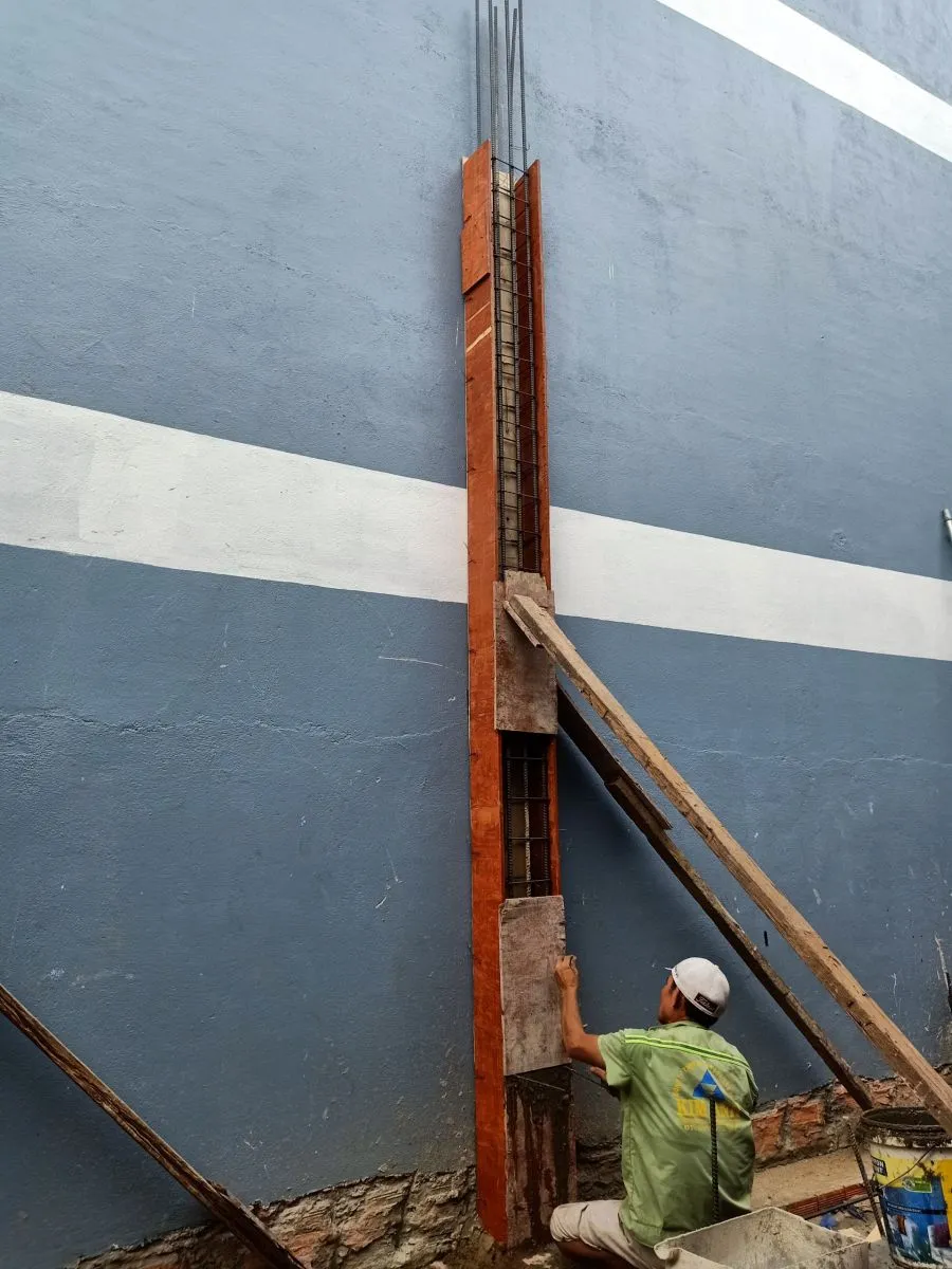 Thi c&ocirc;ng đổ&nbsp;cột lầu 1 nh&agrave; phố B&igrave;nh T&acirc;n - X&acirc;y Dựng Kim Anh